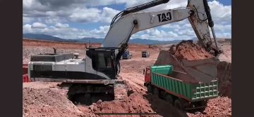 Efficient Multi-purpose Excavator for Heavy Tasks