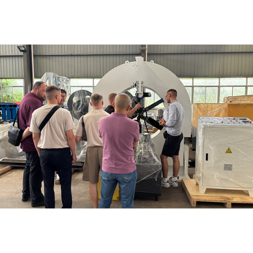 Operating Principle of Lamp Post Straightening Machines: From Manual Operation to Mechanical Empowerment