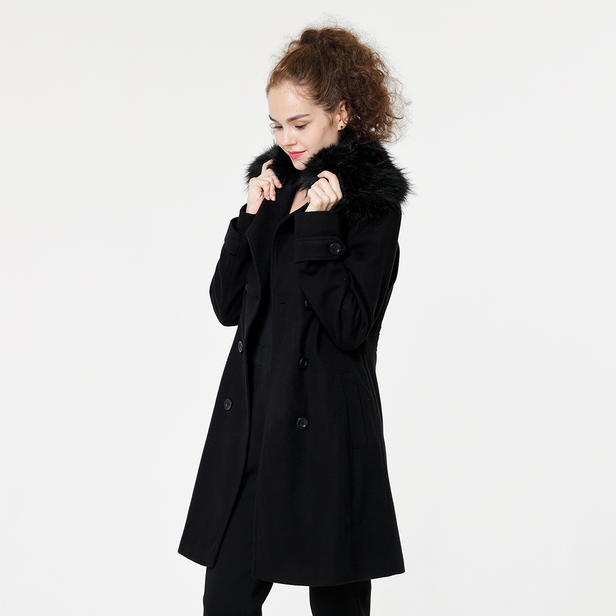 warm fake fur collar. warm fake fur collar.