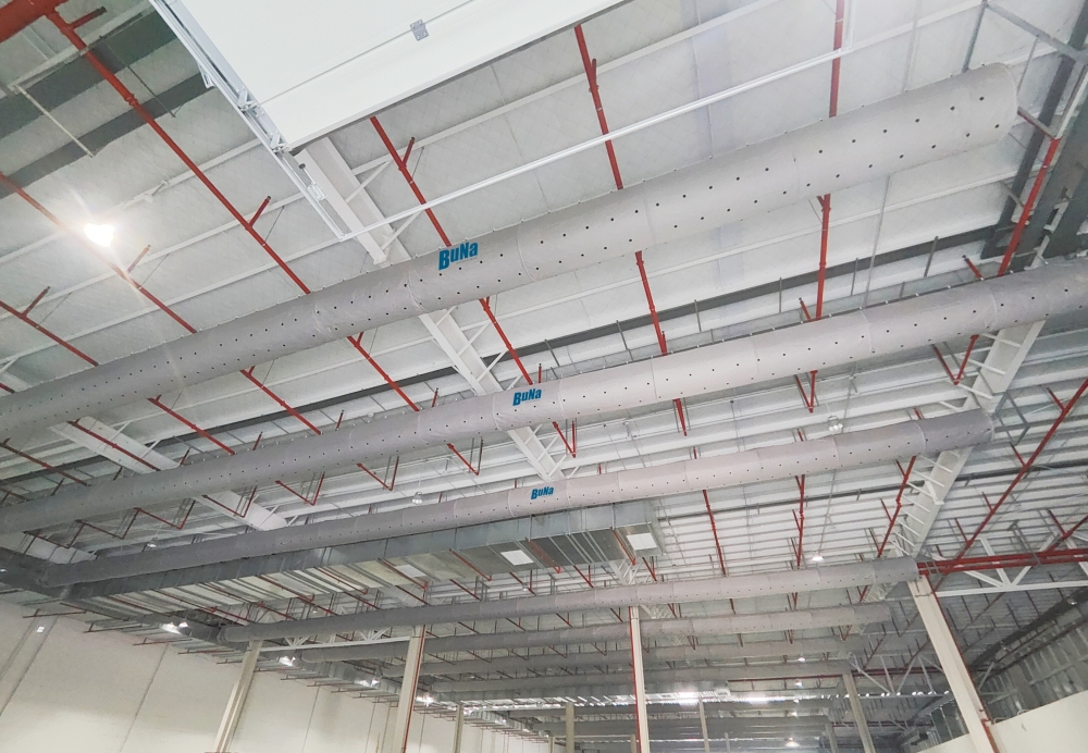 What are the advantages of fabric ducts in pharmaceutical warehouses?