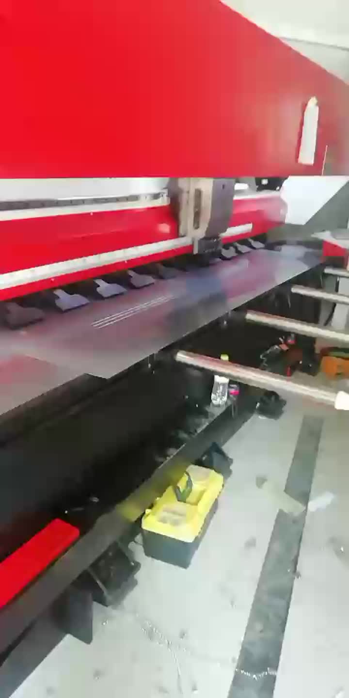 Vídeo para a máquina de flexão CNC do roteador