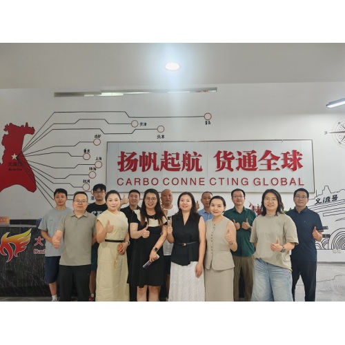 Un metro de ancho, cien metros de profundidad: Zhong Fengping de Chengzhihao comparte quince años de experiencia en comercio exterior en la Cámara de Comercio de Dadukou