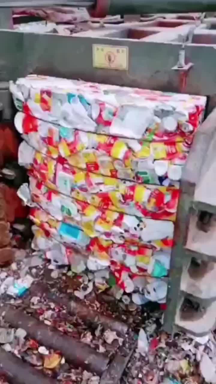 Baler bottiglie di plastica