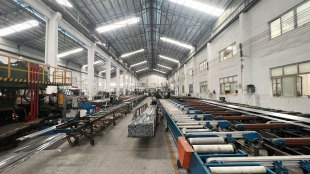 Presse d'extrusion d'aluminium