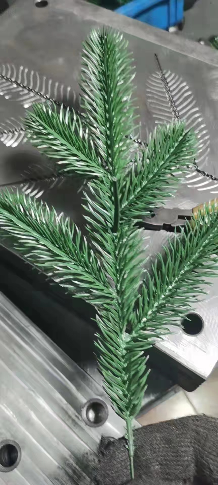 Artifical tree mold 