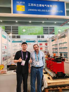 第 139 回広州交易会の 2 日目、エリア C の江蘇科力徳電気のブース (16.3F19) の人気は依然として高かった。