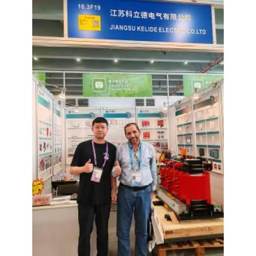 En el segundo día de la 139ª Feria de Cantón, la popularidad del stand de Jiangsu Keli De Electrical en el Área C, 16.3F19, se mantuvo alta.