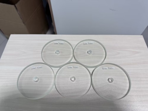 Level indicator circular sight glass with hole