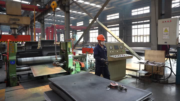 آلة لف الألواح CNC