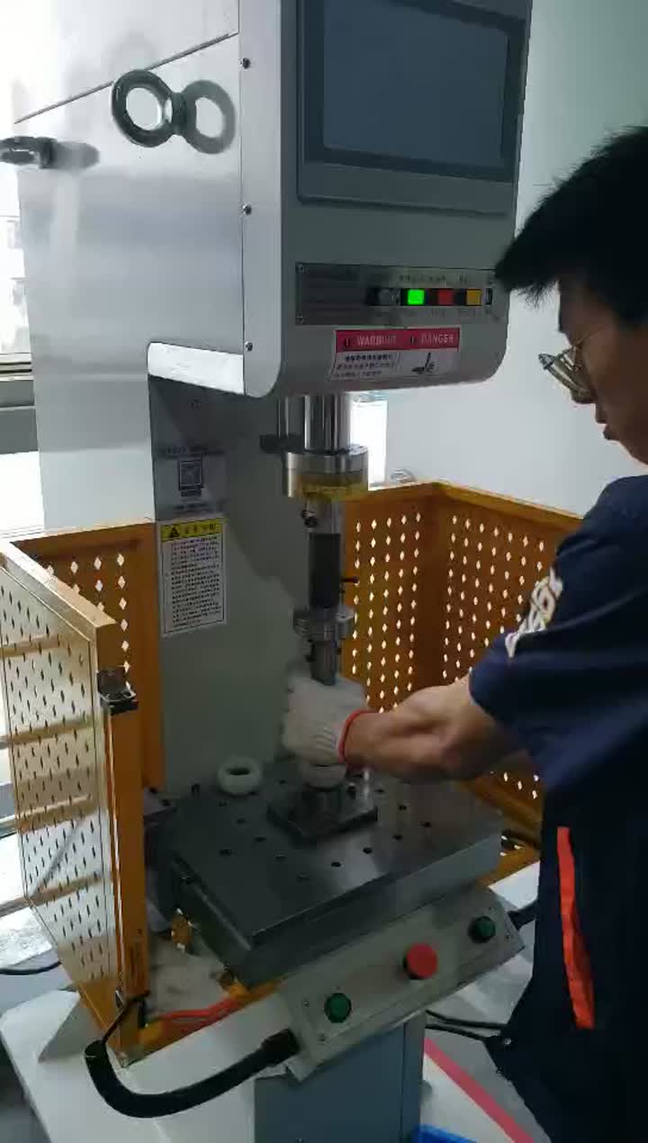 מכונת לחיצת סרוו 9