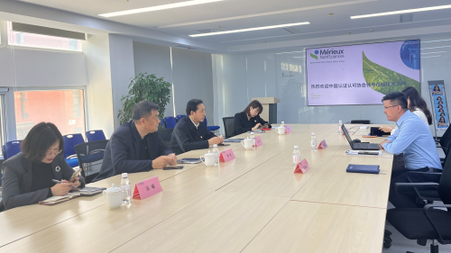 Zhu Guangpei, Presidente de la Asociación de Certificación y Acreditación de China, y su delegación visitó