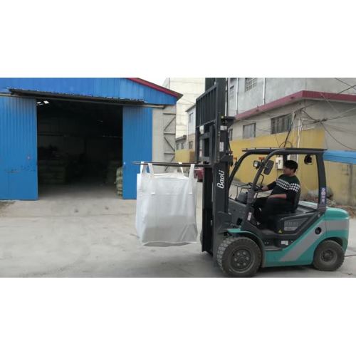 Yibao carregando e descarregando sacos de toneladas