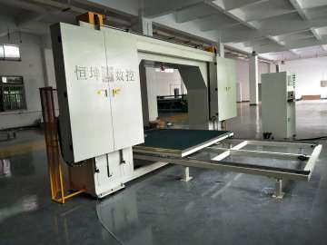 Revolving blade foam cutting machine with turntable