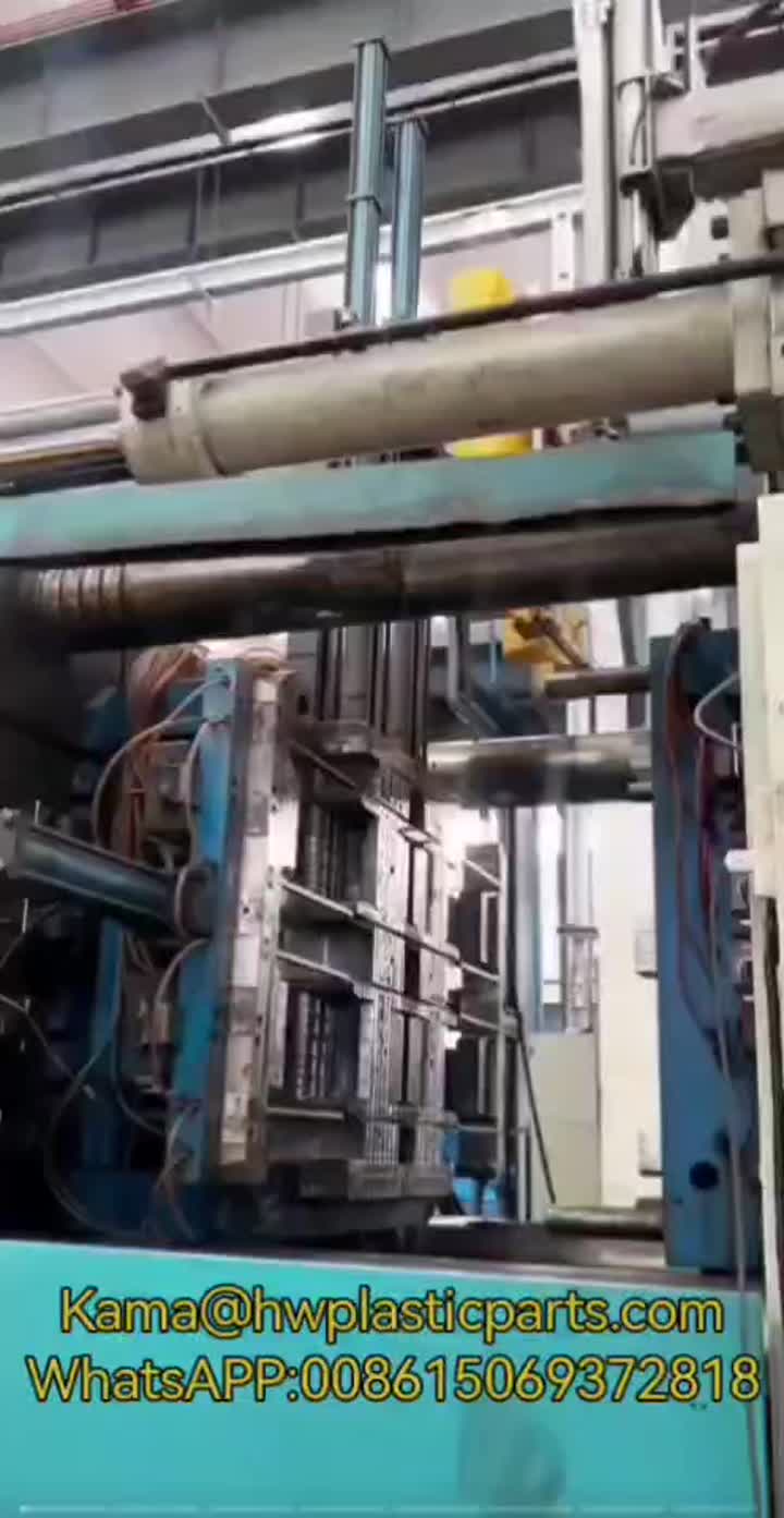 Plastic pallets  (2)