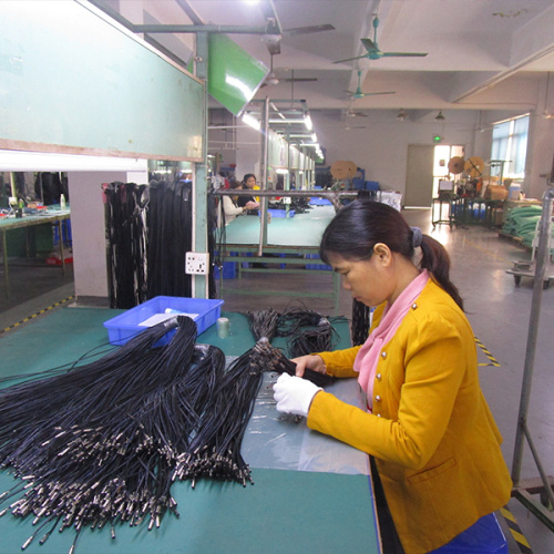 Equipo de procesamiento de arneses de cables automatizados
