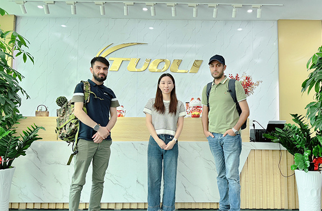 Mitra Telepon Sampul yang Dipersonalisasi