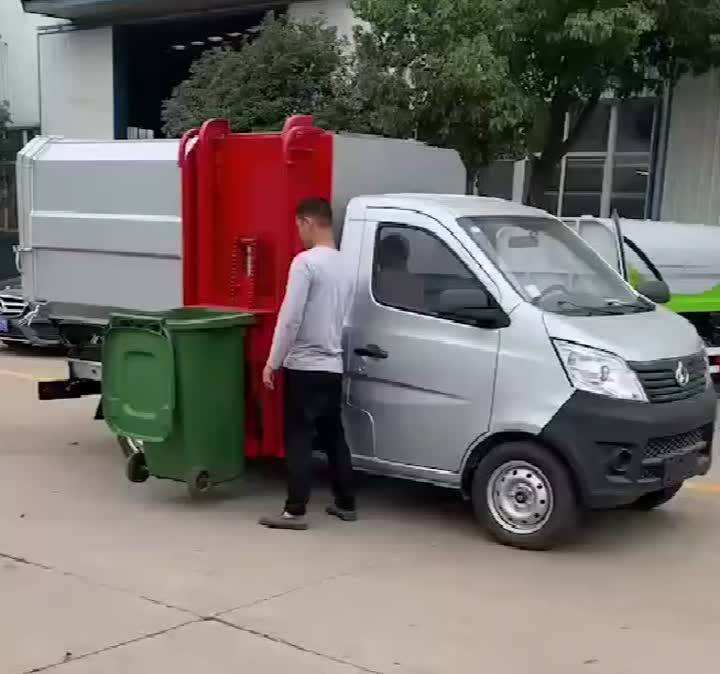 Camión de basura del cargador lateral