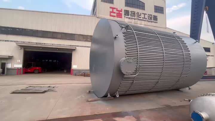 External coil heating storage tank