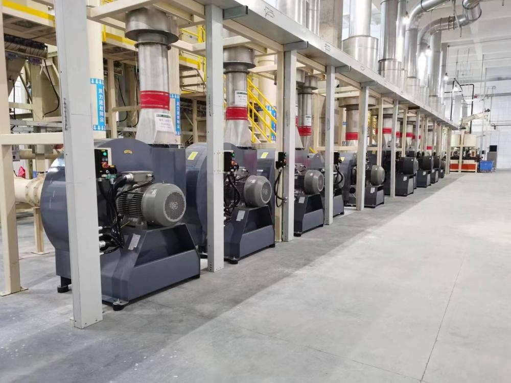 High-efficiency centrifugal fans are used for dust removal in the silk winding and packaging process