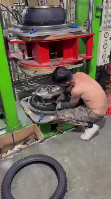Video showcasing the tire manufacturing process of Chongqing Ruisi Laifu Tire Co., Ltd.