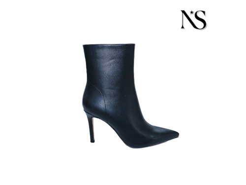 NS Footwear étend sa gamme de chaussures de mode avec de nouveaux talons hauts haut de gamme pour le marché de gros mondial