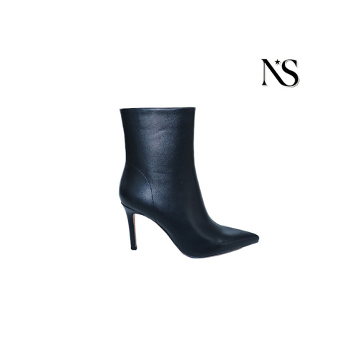 NS Footwear étend sa gamme de chaussures de mode avec de nouveaux talons hauts haut de gamme pour le marché de gros mondial