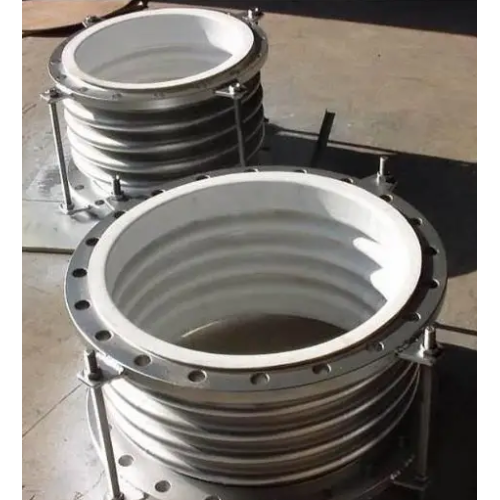 How to select a PTFE lined bellow expansion suitable for specific medium environments?
