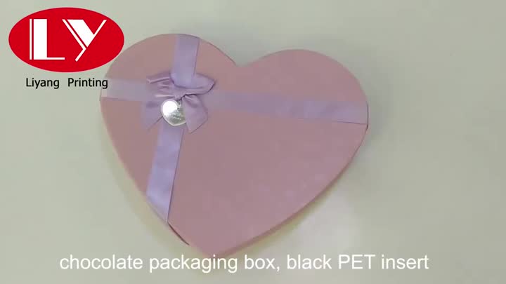 Caja de papel de corazón rosa