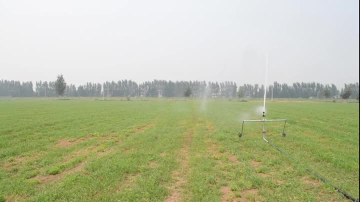 arroseur d&#39;irrigation par enrouleur de tuyau.mp4