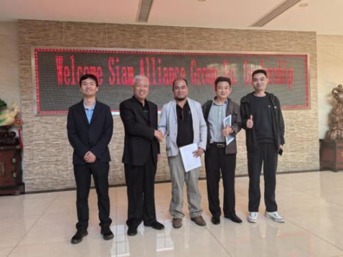 Các nhà điều hành cấp cao của Tập đoàn SAHS Thái Lan đã đến thăm Máy móc Huadong để cùng khám phá một chương mới về hợp tác quốc tế