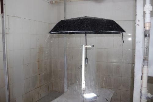 Prueba de pulverización a prueba de agua para paraguas automático | Estricto proceso de control de calidad estándar