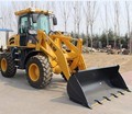 CE Certified 4WD 1.5 Tonne Mini Wheel Loader - Hydraulic Articulated Front End Loader for Sale1