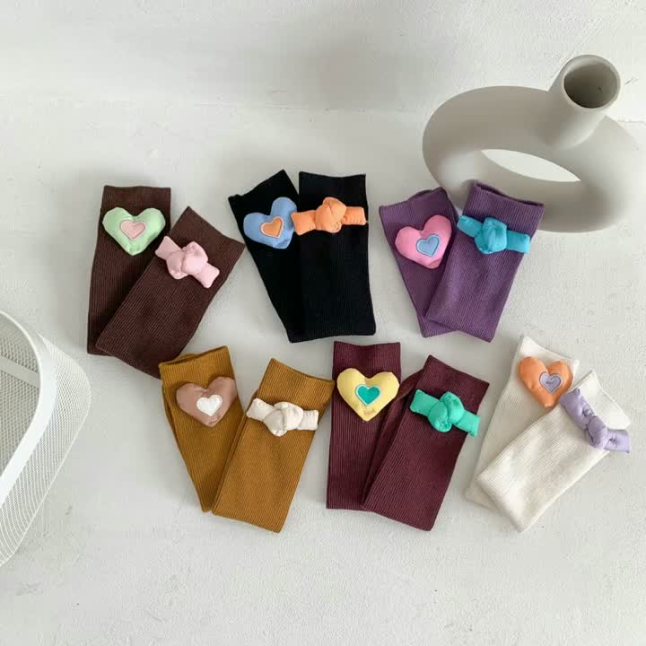 Nuevos lindos calcetines apilados de tubo medio 3D