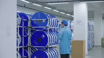 Low-temperature heat-sealing type cover tape