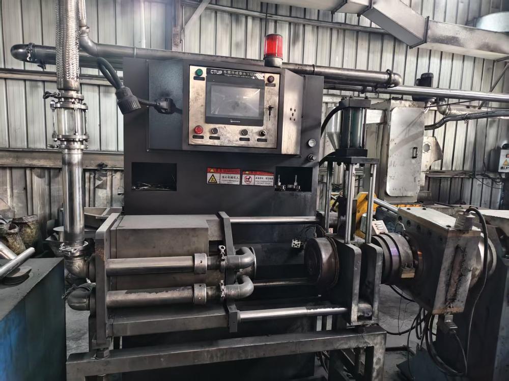 Underwater granulator