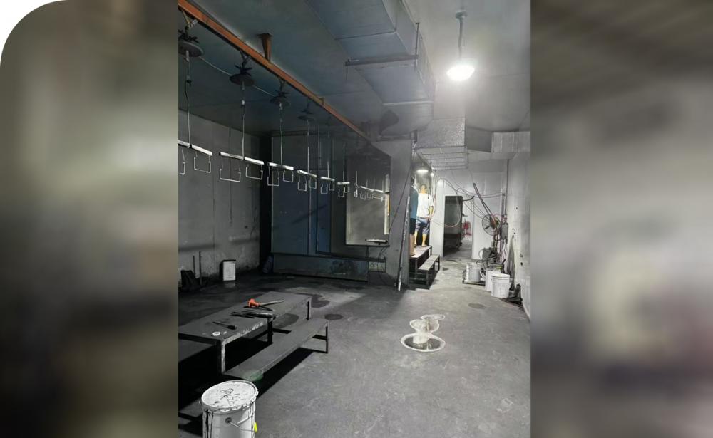 Powder spraying workshop