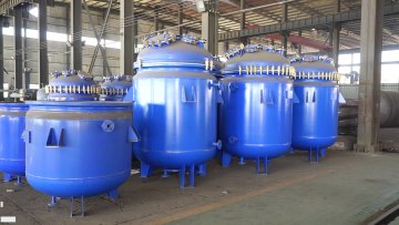 Stainless Steel Jacketed Reactor Vessels for Chemical Mixing and Reaction1