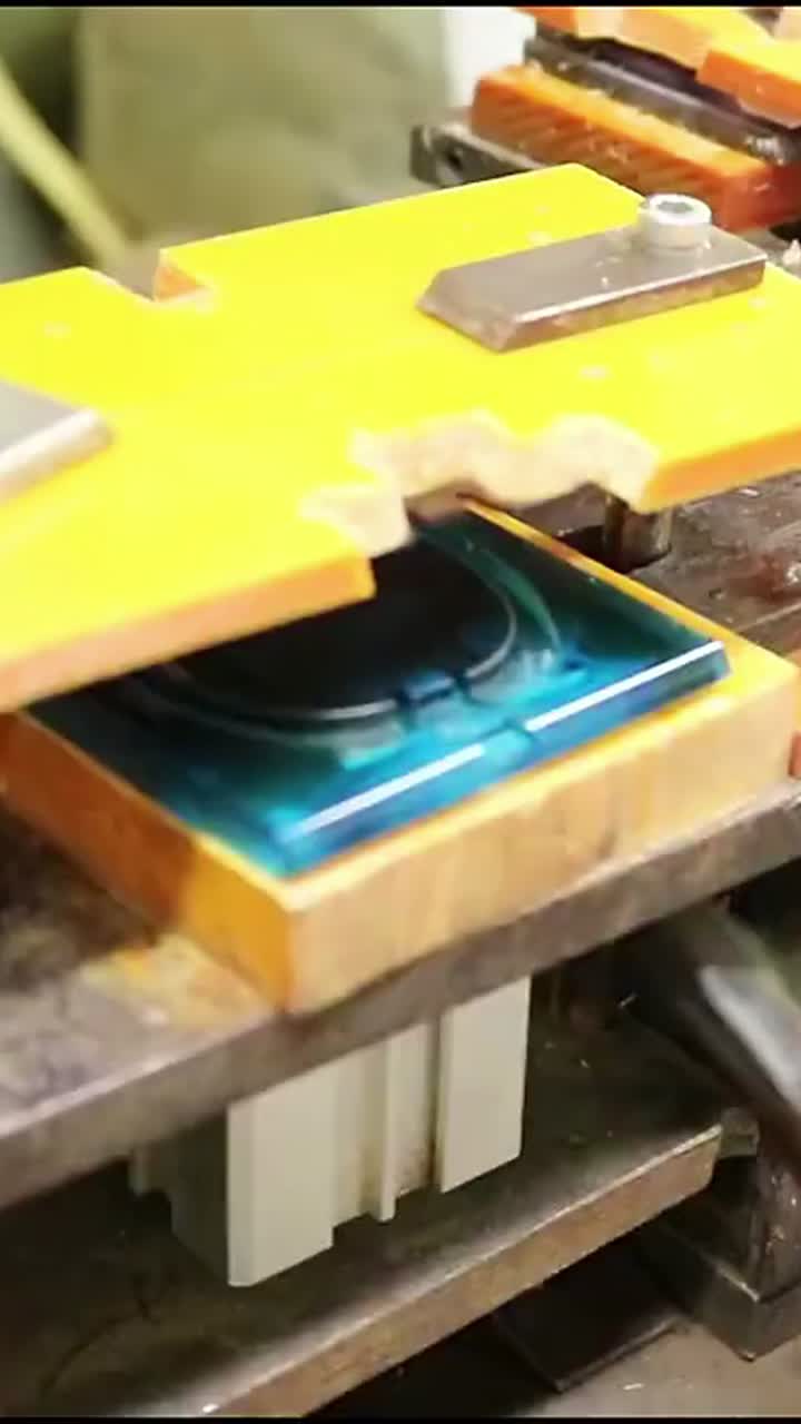 Precision Crafting: The Art of Exquisite Eyewear Cutting