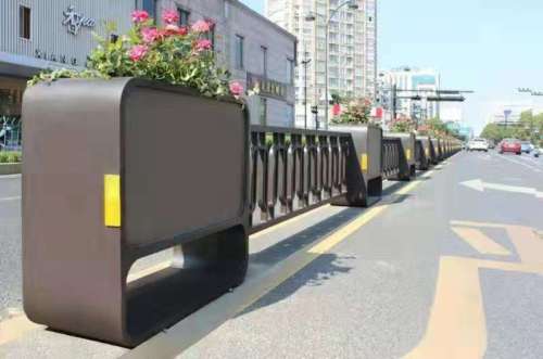 Оптимизация транспортных потоков: как разделители трафика улучшают городской поток и значительно сокращают количество аварий