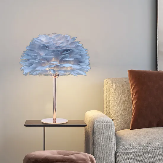 Lâmpada de mesa de penas de ouro rosa elegante para quartos elegantes1