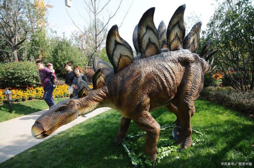 Discover the Future of Theme Parks: Animatronic Dinosaurs!