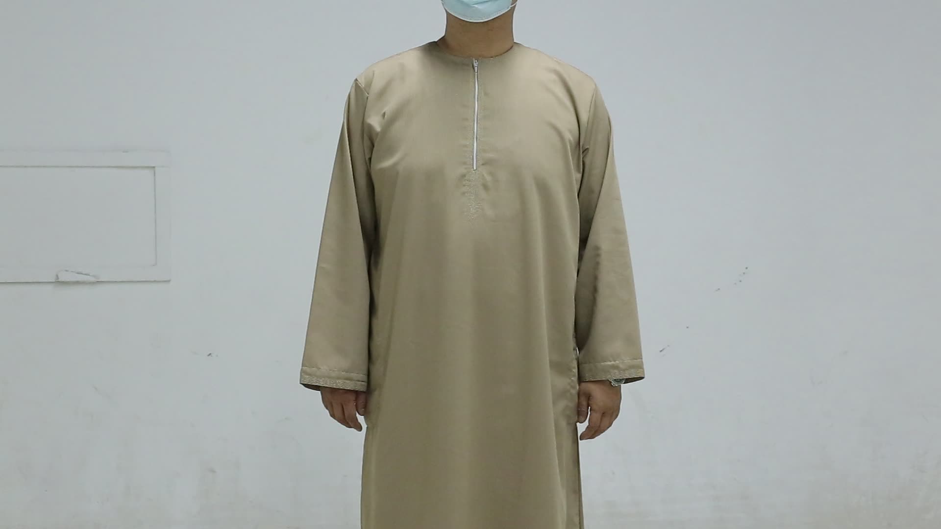 Abbigliamento islamico maschile design ricamato Kameez Qualità Jalabia per uomini Dubai Musulmal Men vestiti1