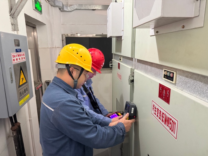 Chip di rilevamento della temperatura: gli occhi che tutto vedono del funzionamento e della manutenzione dell'energia elettrica Sullo sfondo di reti elettriche sempre più complesse, il funzionamento sicuro delle apparecchiature elettriche si trova ad 
