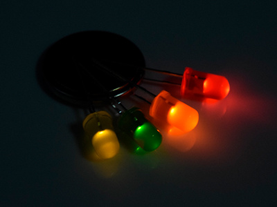 Pouvez-vous utiliser des lumières LED SMD à LED et à travers le trou pour Noël?