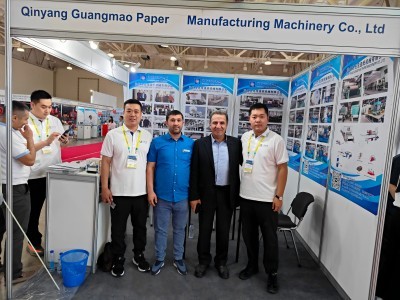 Делегация Гуангао, возглавляемая генеральным директором г -ном Хань.