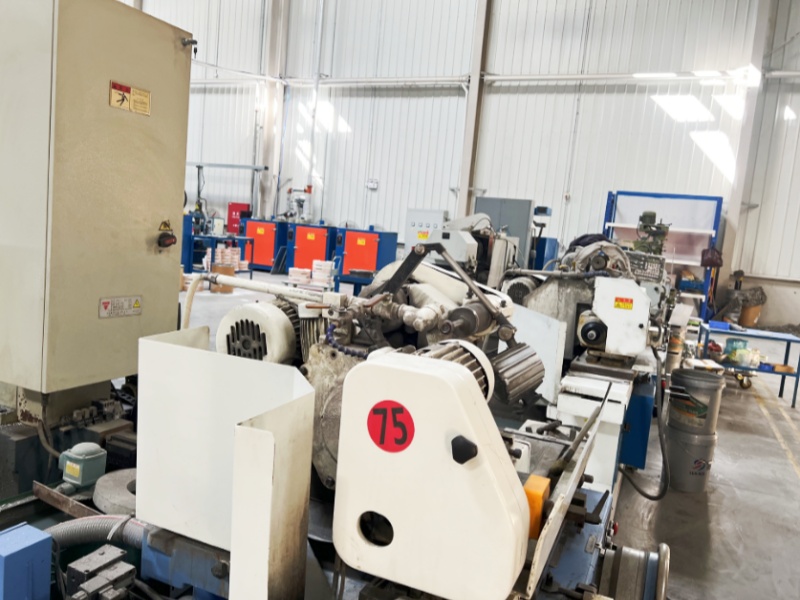 Universal grinding machine
