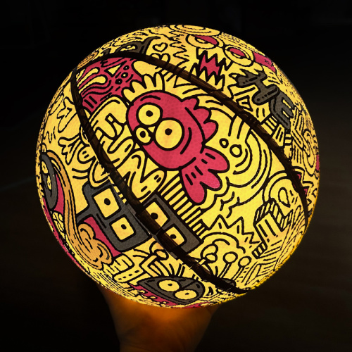 Custom gelbes Licht -up -Basketball mit Cartoonmuster