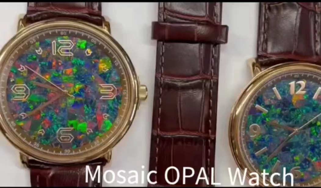 Relógio opala em mosaico