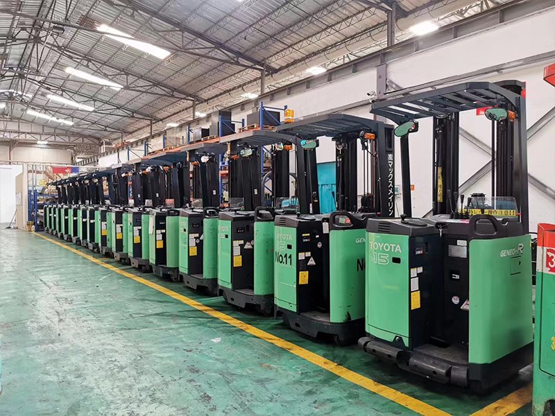 Second-hand forklift warehouse