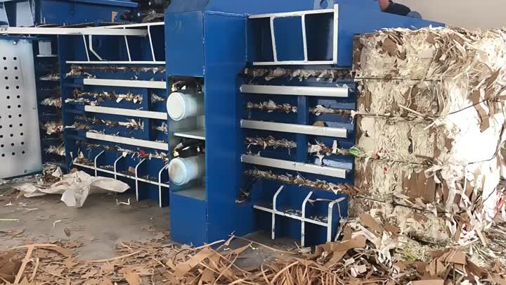 Compattatore di cartone